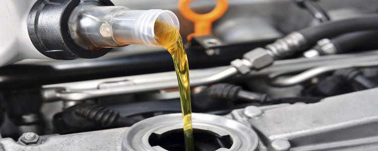 Как эффективно и экономно произвести замену масла в двигателе? Путеводитель автовладельца
